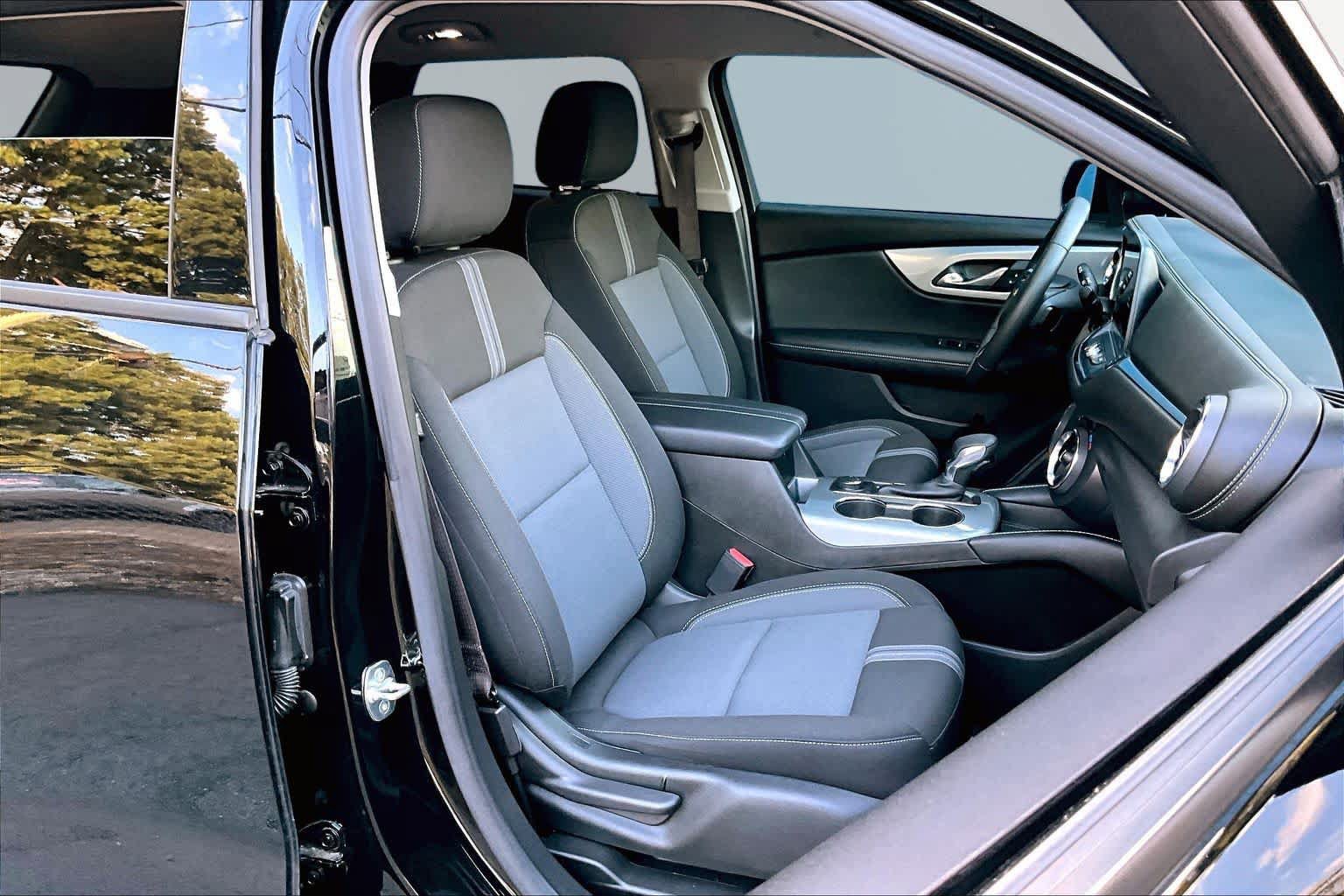 Used 2023 Chevrolet Blazer LT w/ Midnight/Sport Edition FWD image 9