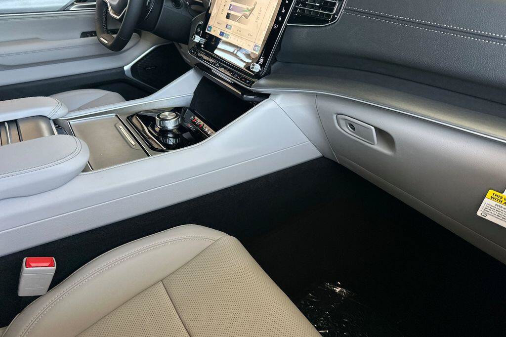 New 2026 Jeep Grand Wagoneer L 2WD w/ 8-Passenger Seating Package image 16