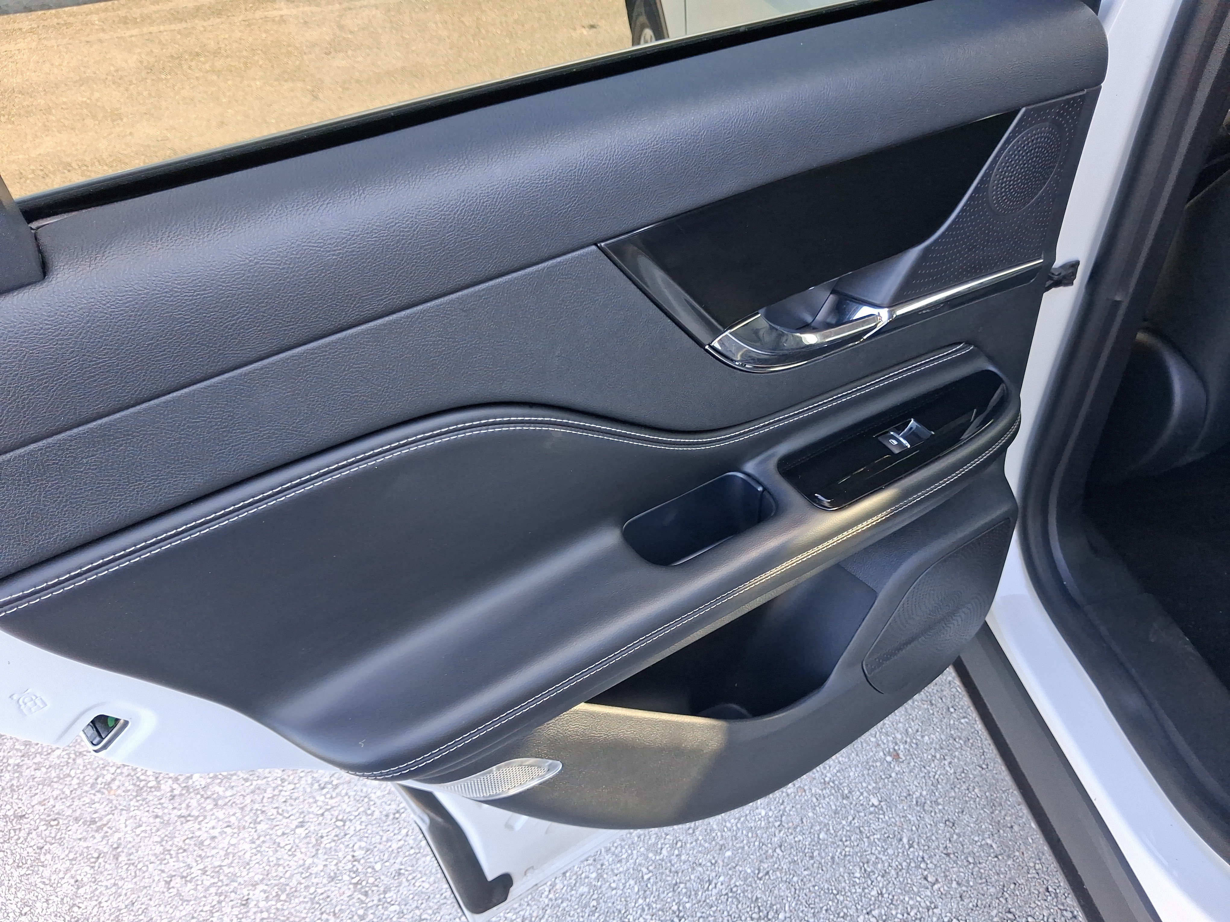 Used 2023 Lincoln Corsair FWD image 9