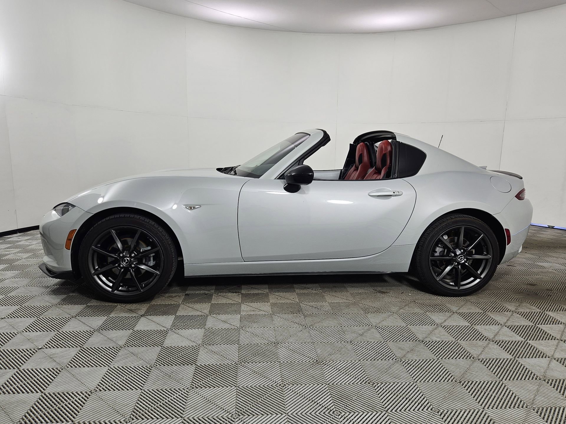 Used 2017 MAZDA MX-5 Miata RF Club RWD image 4