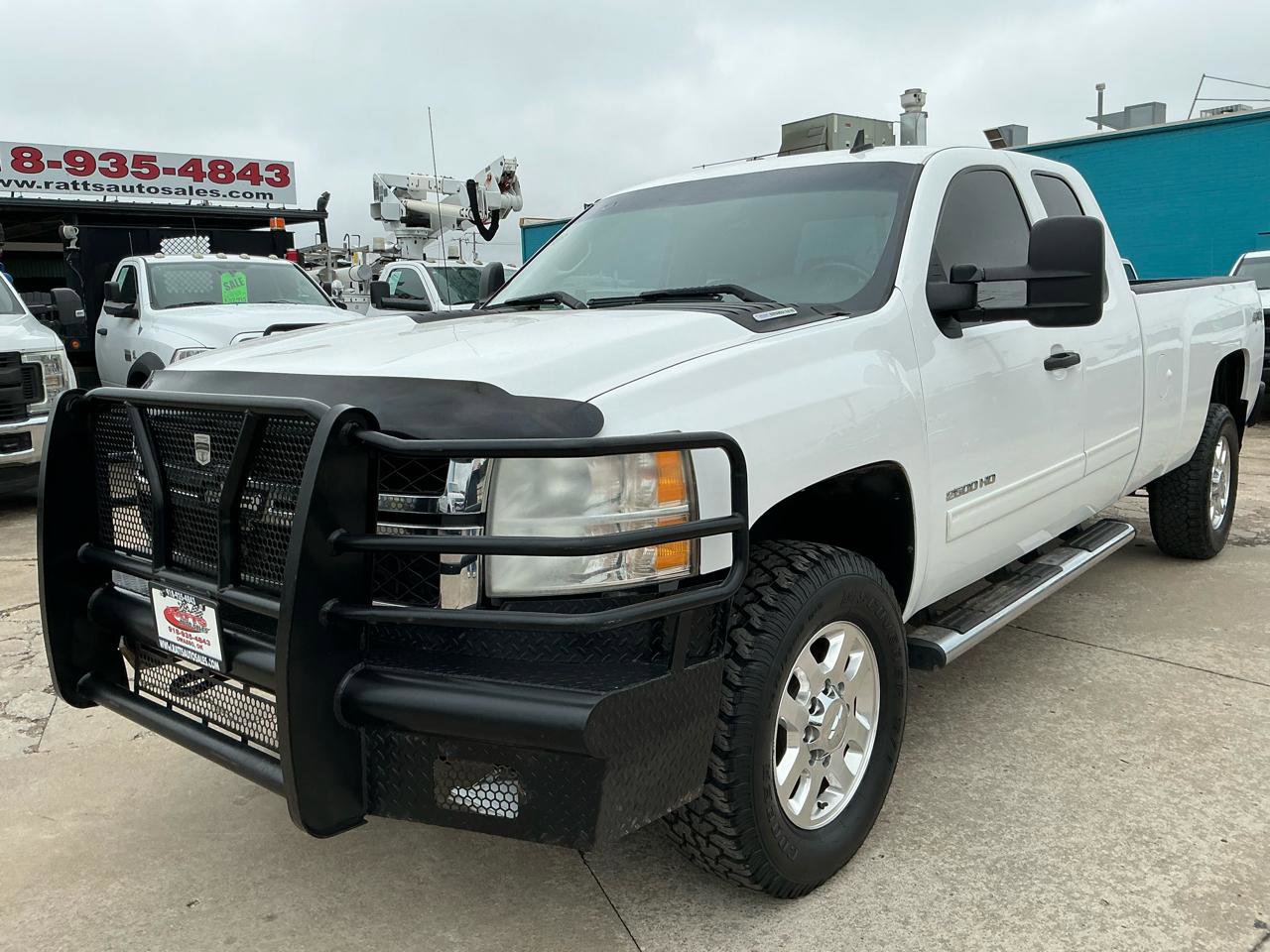 Used 2011 Chevrolet Silverado 2500 LT w/ Interior Plus Package AWD/4WD image 2