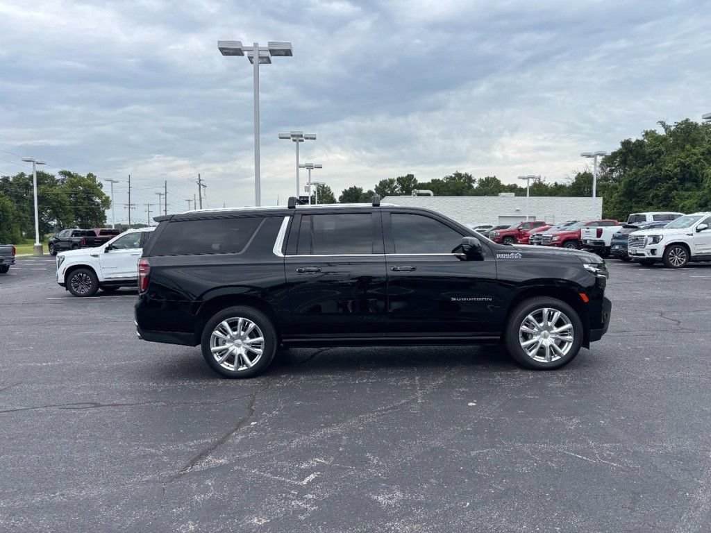 Used 2023 Chevrolet Suburban High Country AWD/4WD image 2