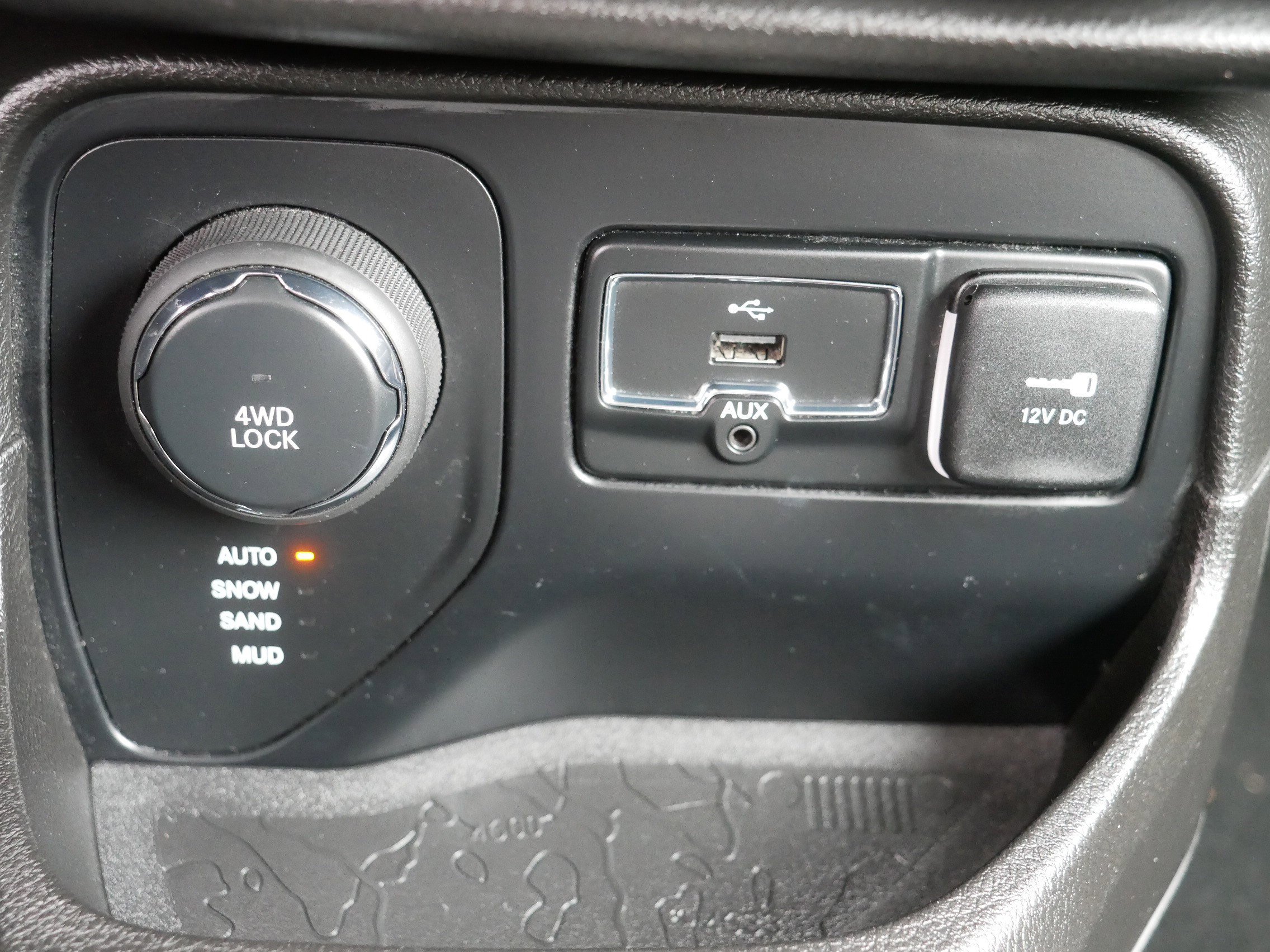 Used 2017 Jeep Renegade Latitude w/ Cold Weather Group image 33