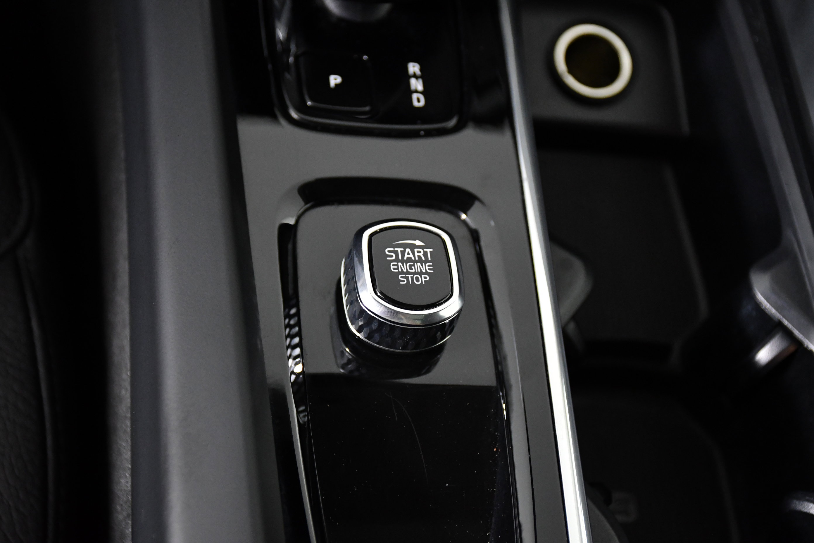 Used 2025 Volvo XC60 B5 Plus image 18