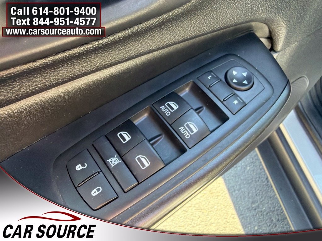 Used 2020 Jeep Cherokee Trailhawk w/ Cold Weather Group AWD/4WD image 17