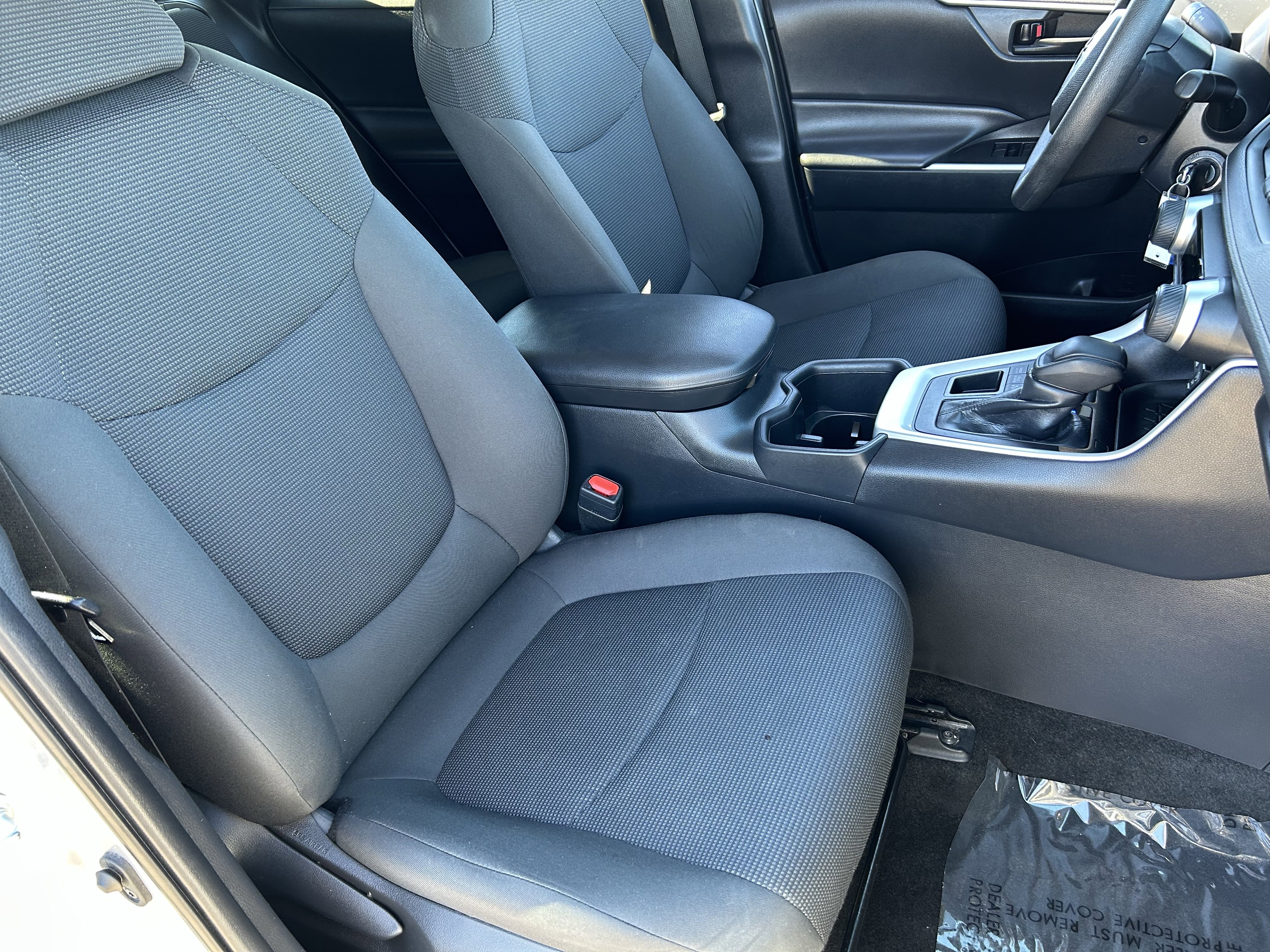 Used 2024 Toyota RAV4 LE image 9