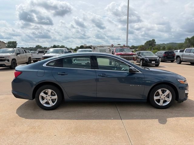 Used 2024 Chevrolet Malibu LT FWD image 2