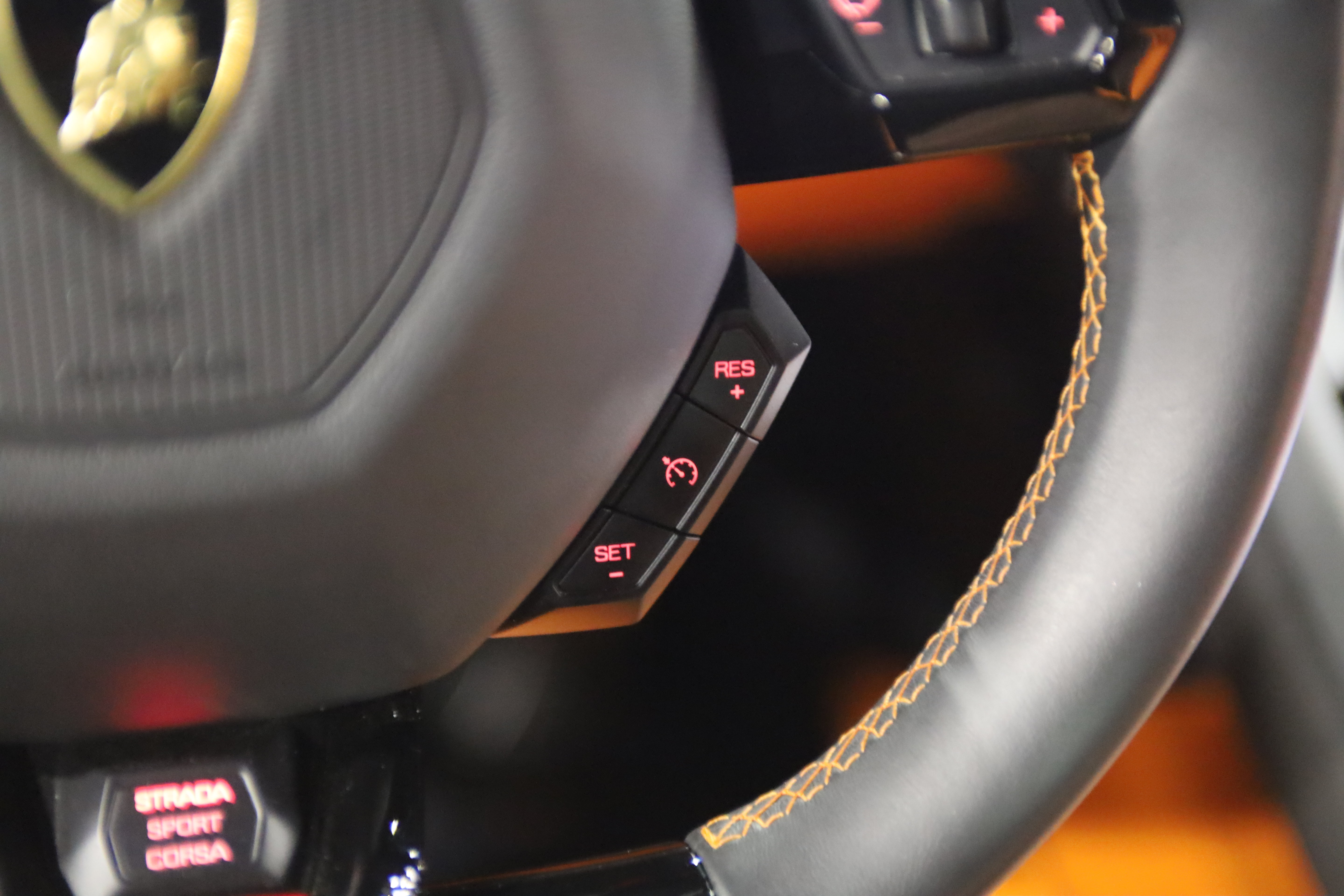 Used 2020 Lamborghini Huracan EVO RWD image 25