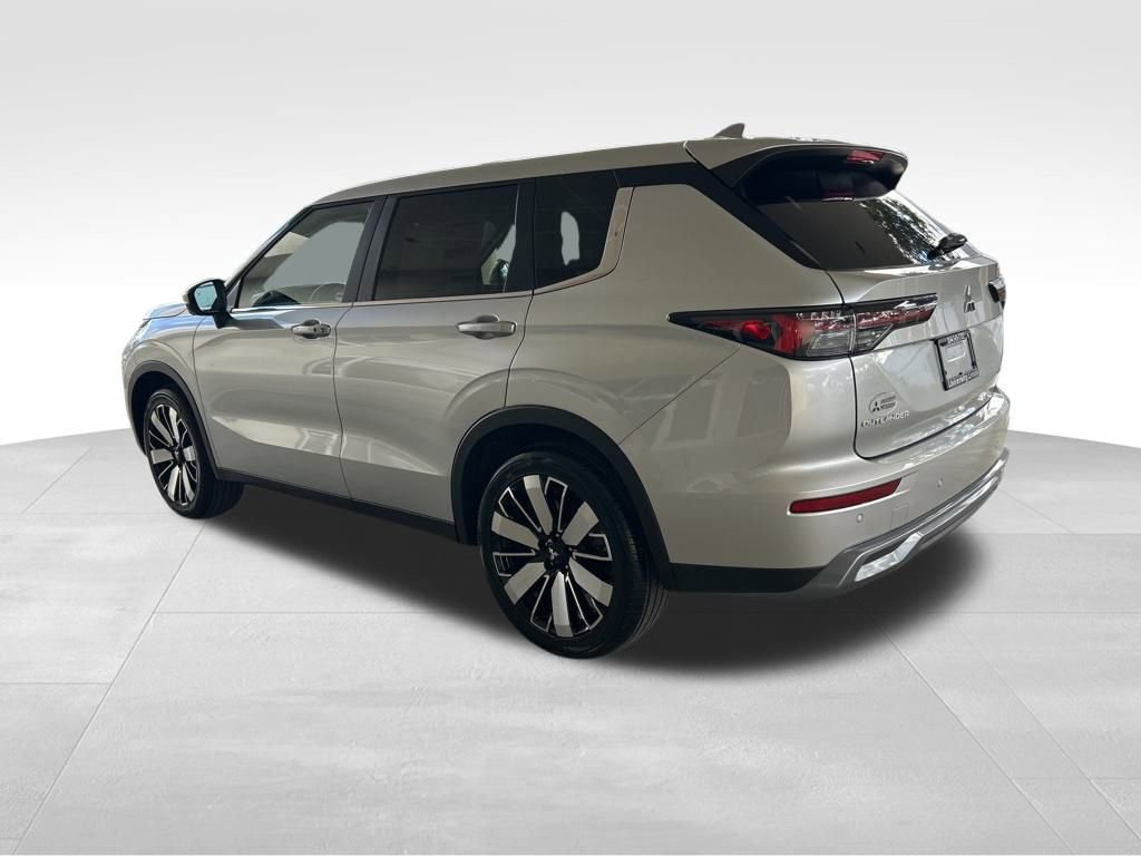 New 2026 Mitsubishi Outlander SE image 4
