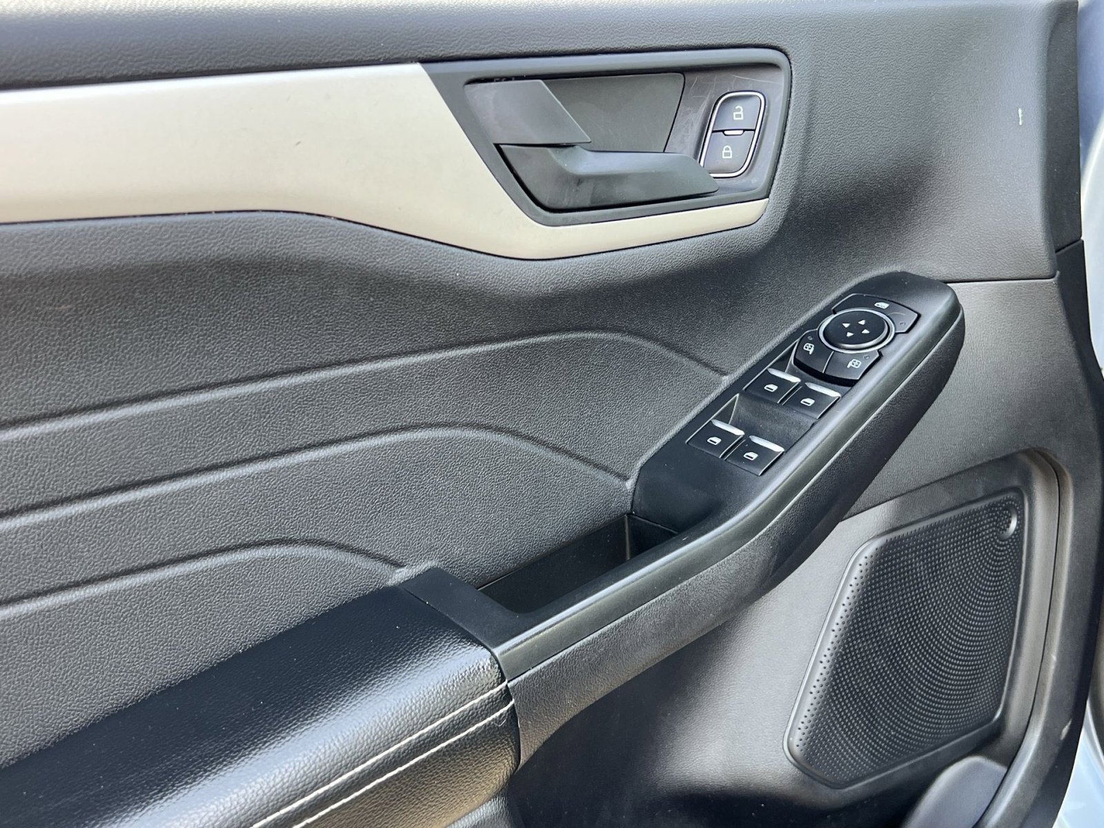 Used 2022 Ford Escape S image 15