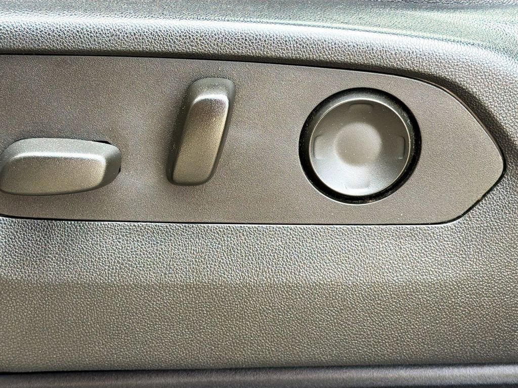 Used 2021 GMC Yukon AT4 w/ Technology Package image 30