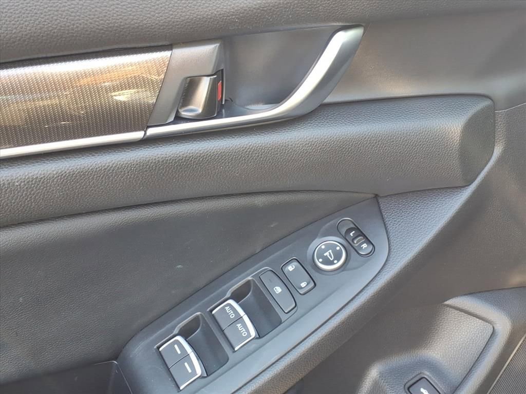 Used 2018 Honda Accord Sport image 4