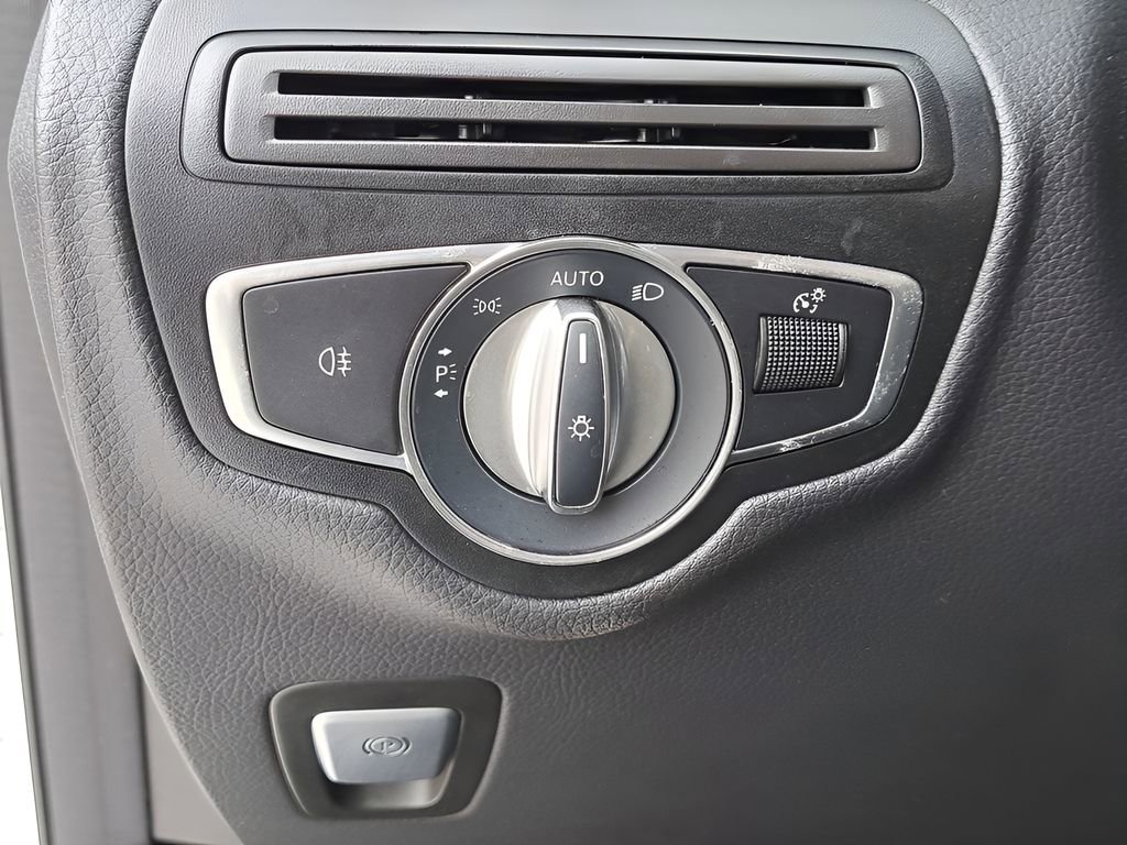 Used 2021 Mercedes-Benz GLC 63 AMG 4MATIC image 28