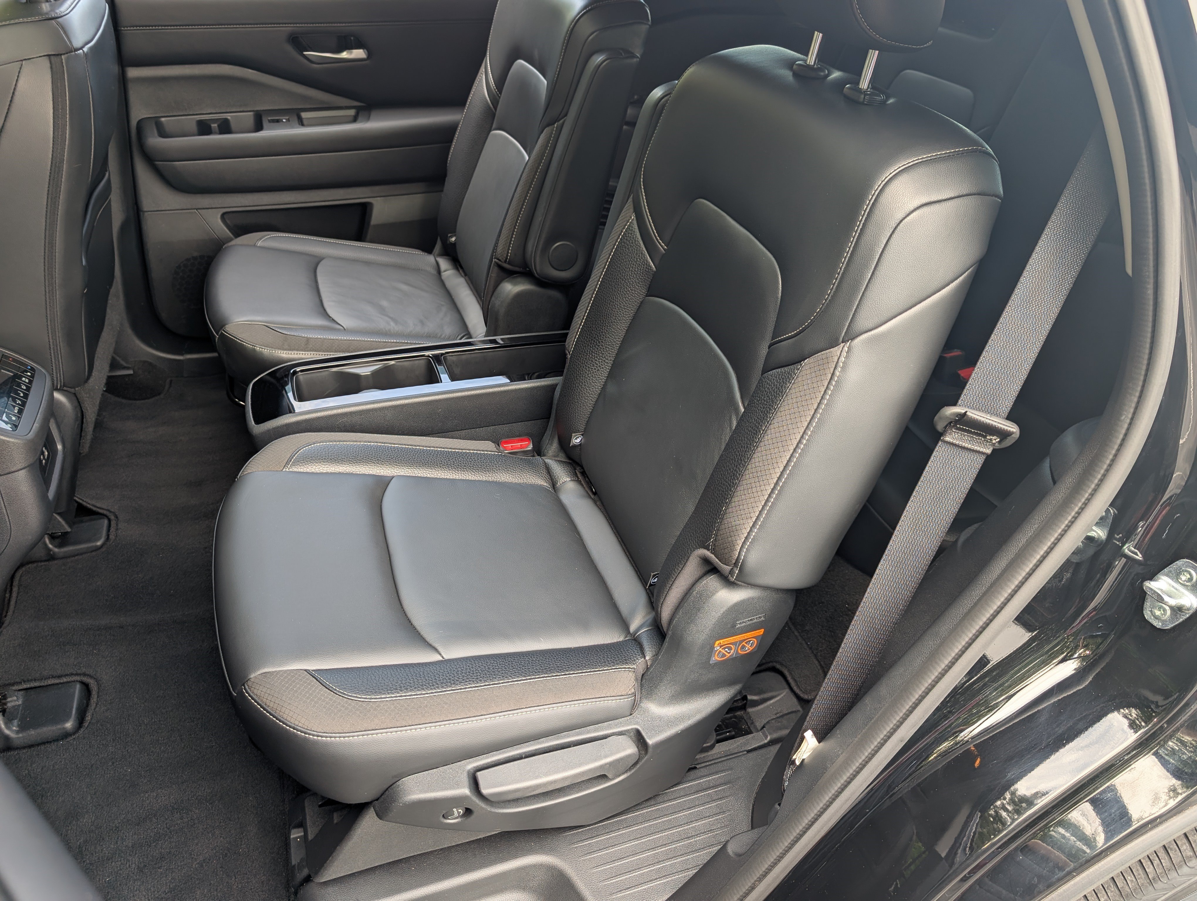 Used 2025 Nissan Pathfinder SL w/ SL Premium Package FWD image 18