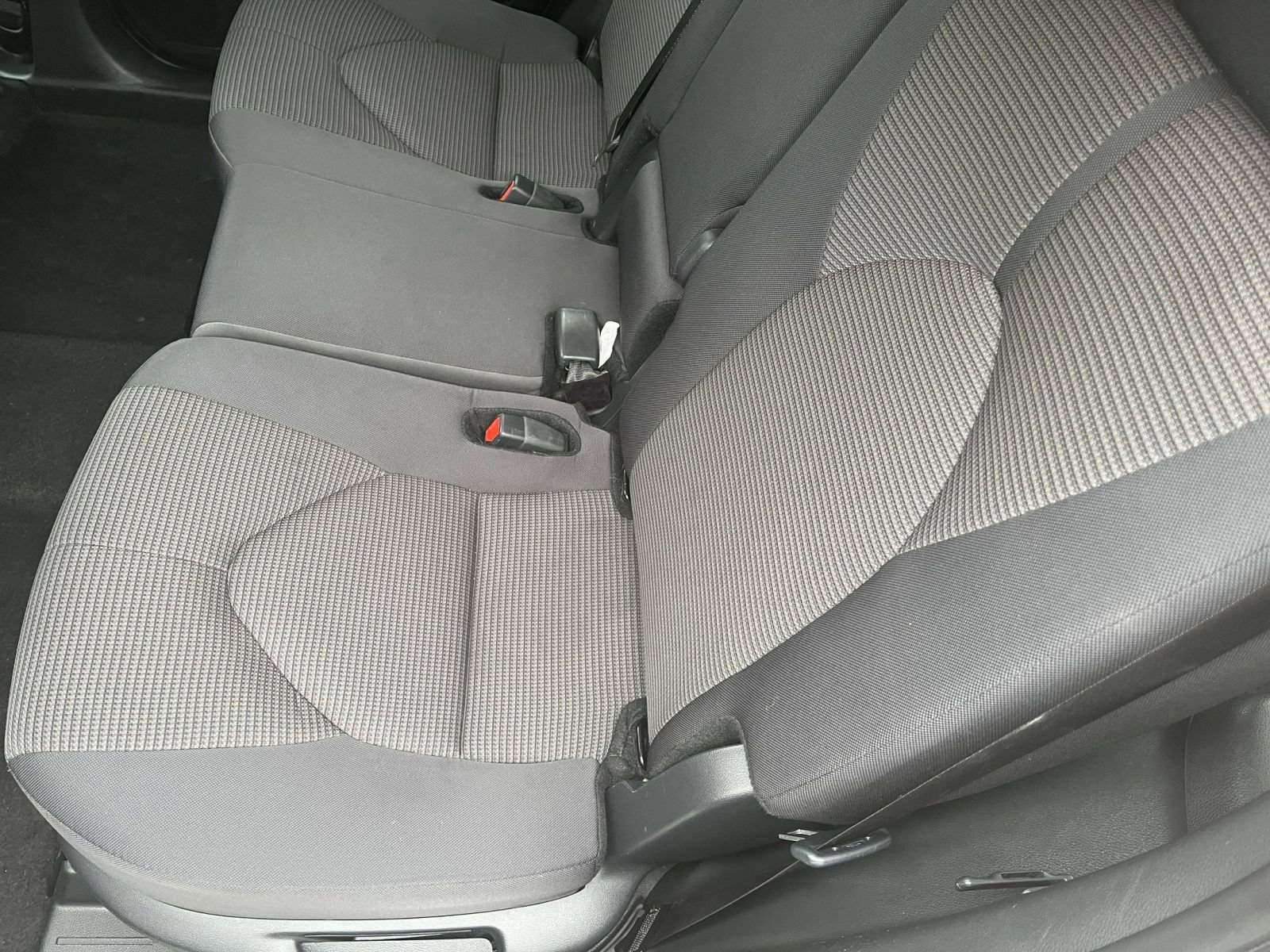 Used 2025 Toyota Highlander LE FWD image 39