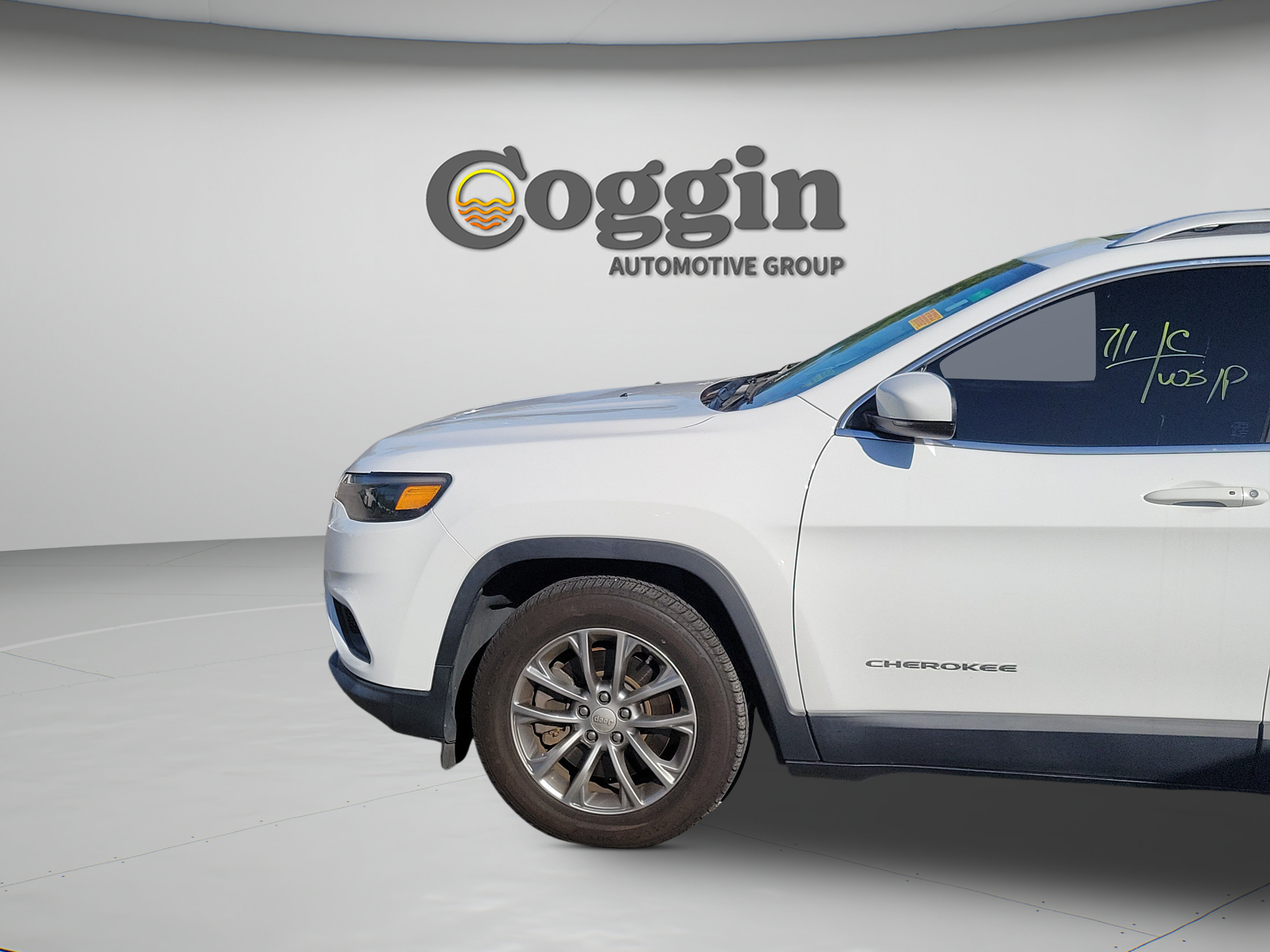Used 2020 Jeep Cherokee Latitude Plus w/ Cold Weather Group FWD image 20