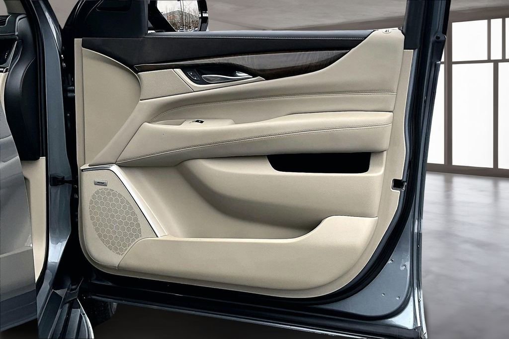 Used 2019 Cadillac Escalade Luxury image 24