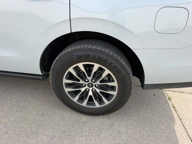Used 2025 Ford Expedition Platinum image 6