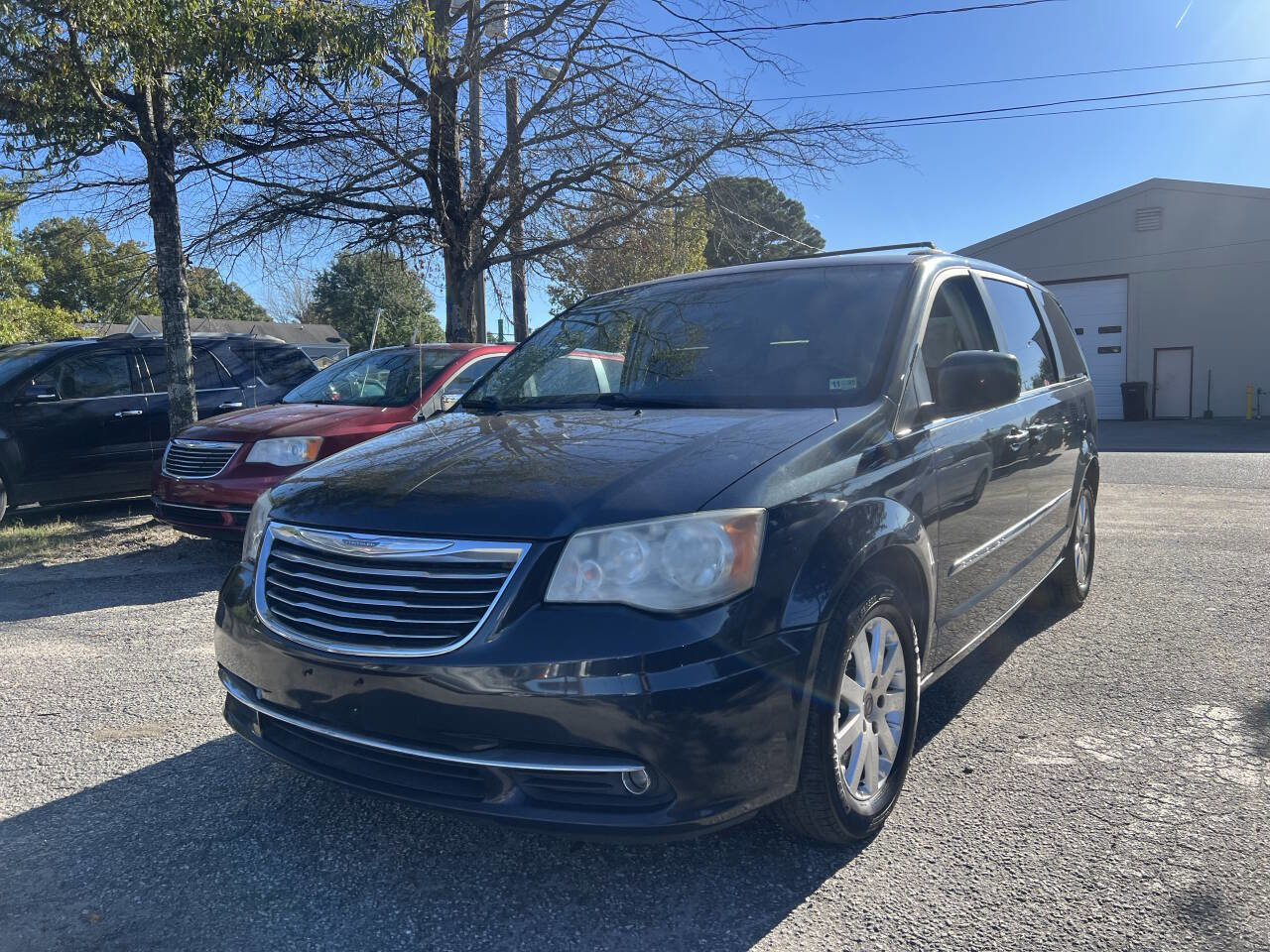 Used 2013 Chrysler Town & Country Touring image 2