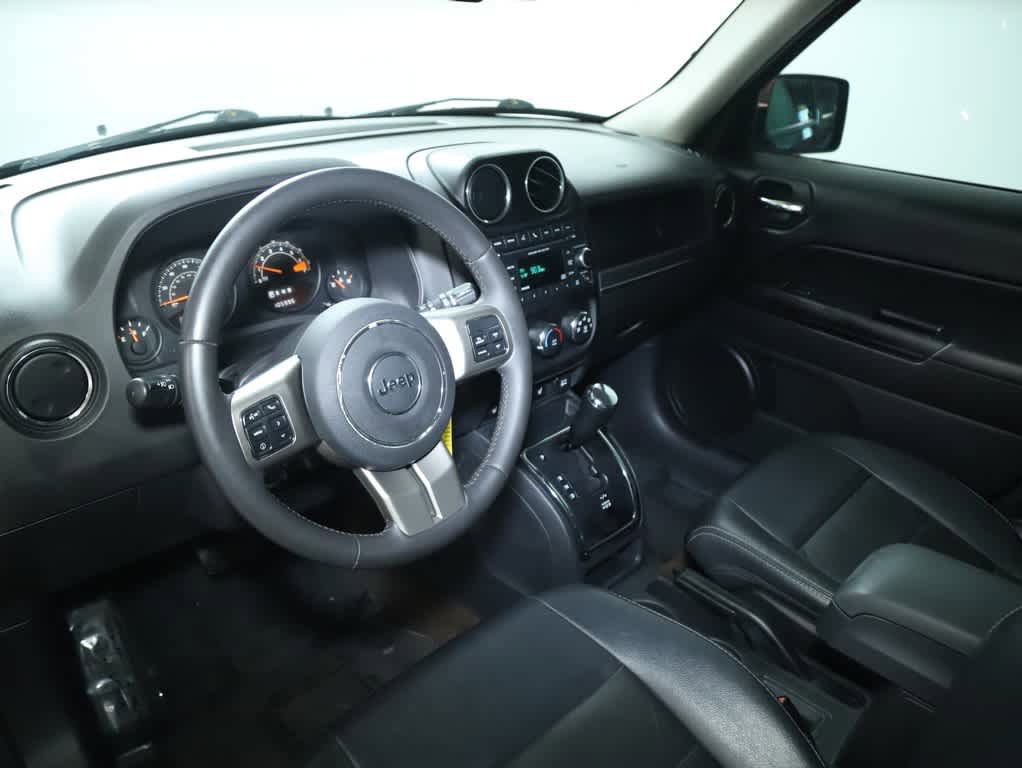 Used 2014 Jeep Patriot High Altitude FWD image 17