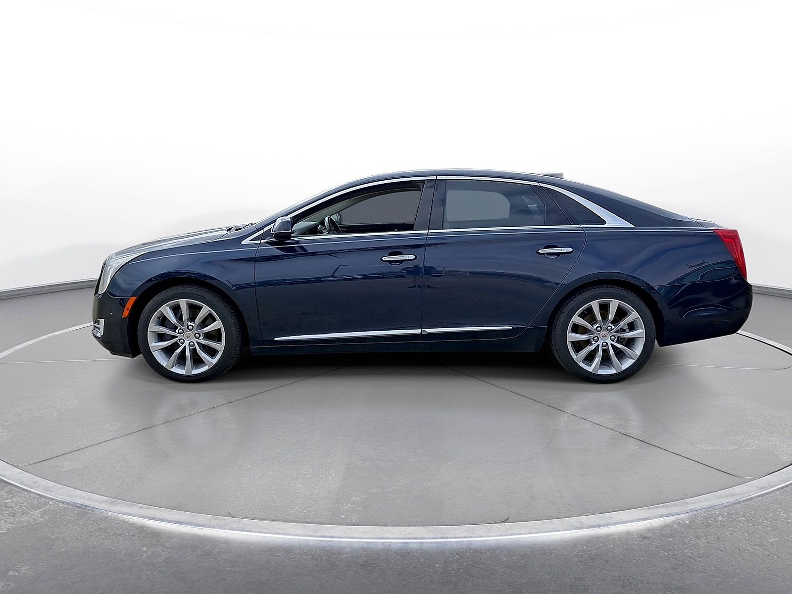 Used 2015 Cadillac XTS Luxury w/ Driver Awareness Package FWD image 5