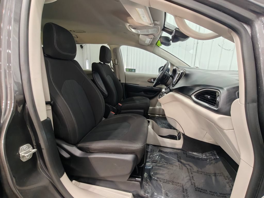 Used 2023 Chrysler Voyager LX FWD image 21