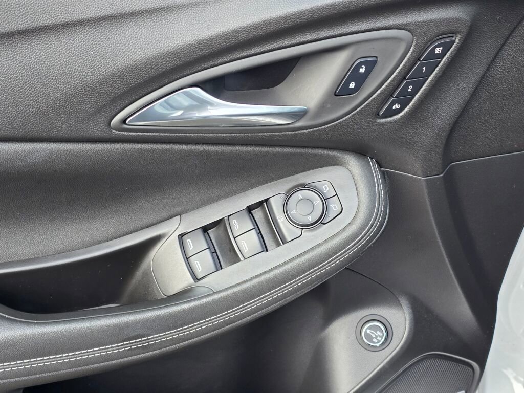 Used 2024 Buick Encore GX Avenir w/ Avenir Technology Package image 24