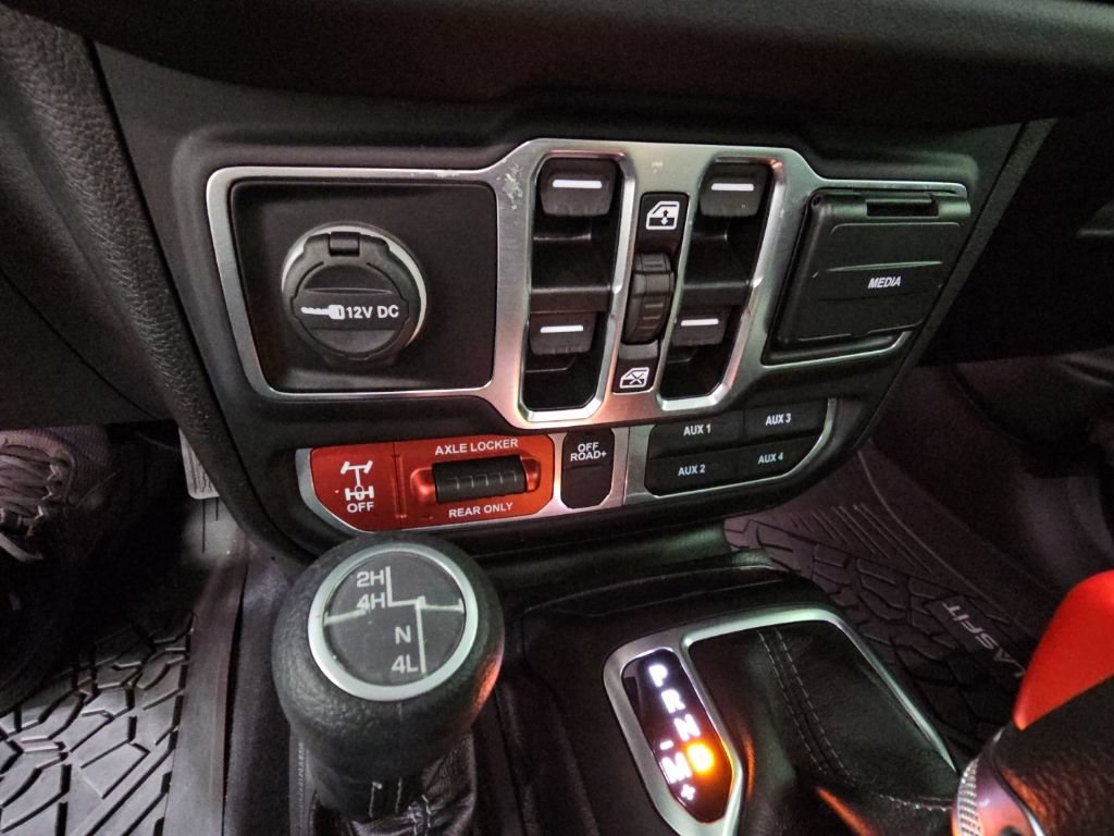 Used 2025 Jeep Gladiator Mojave w/ Convenience Group AWD/4WD image 22