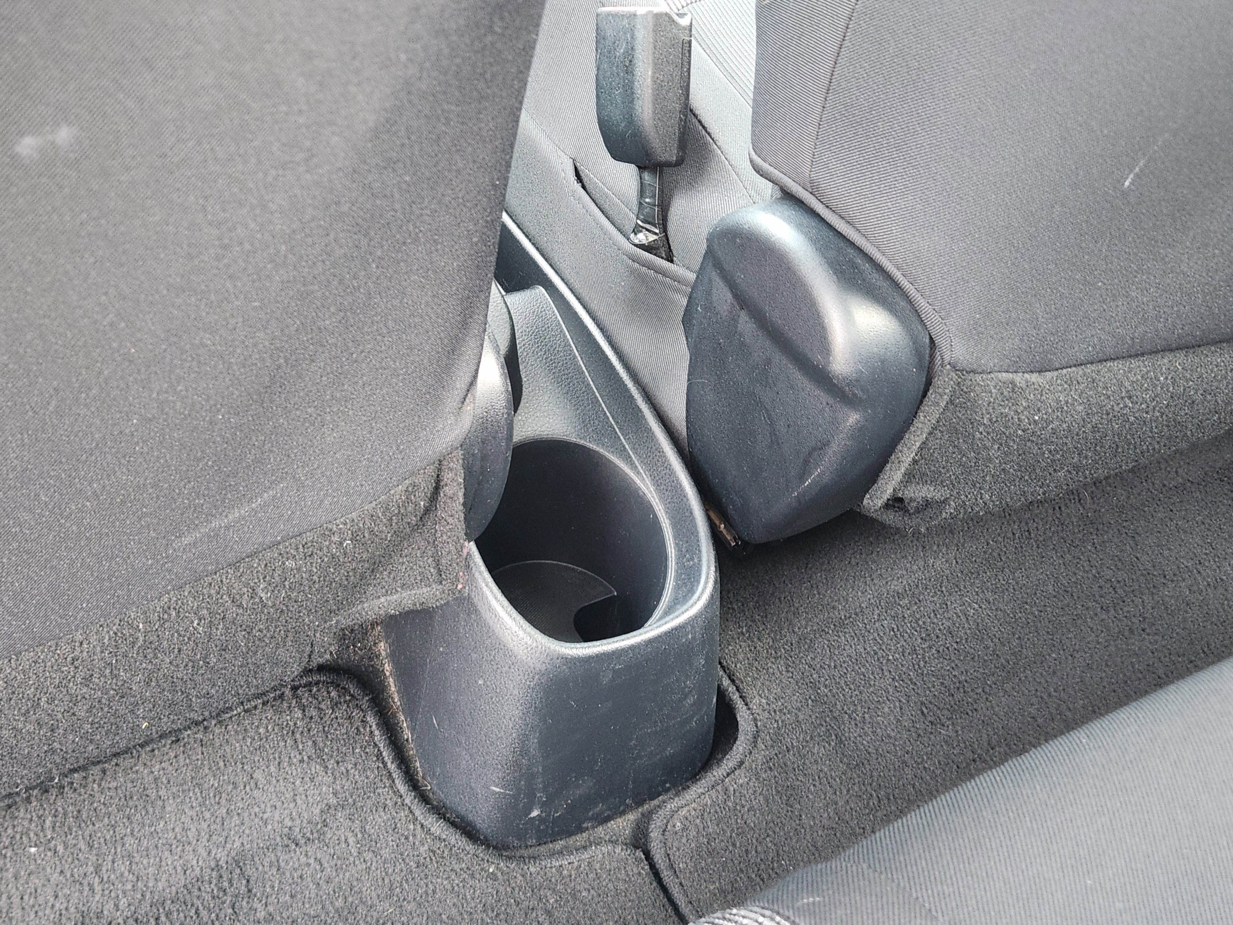 Used 2016 Toyota Yaris L image 38