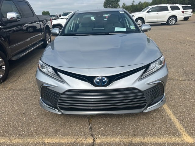 Used 2023 Toyota Camry XLE image 2