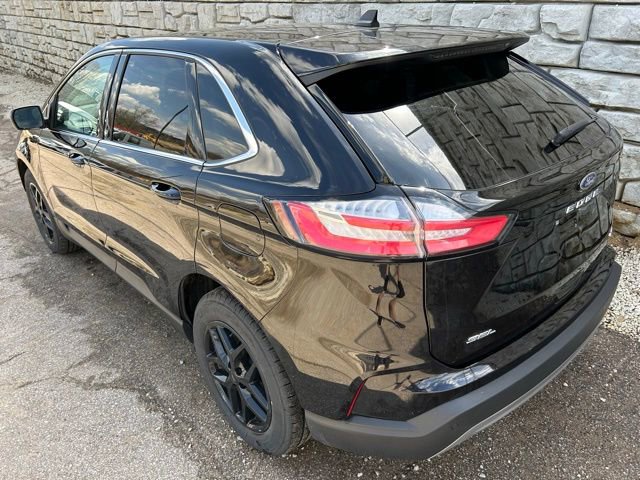 Used 2024 Ford Edge SEL w/ Convenience Package image 4