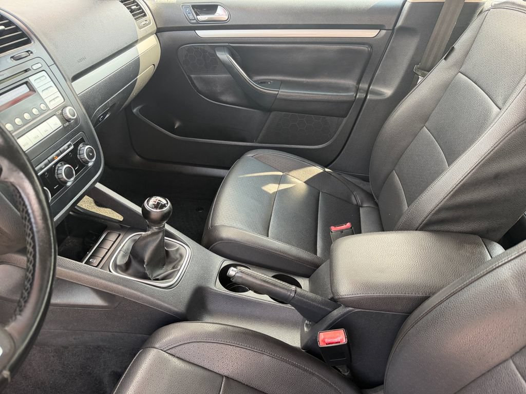 Used 2010 Volkswagen Jetta Limited Edition FWD image 12