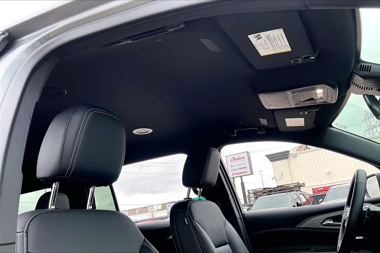 Used 2025 Chevrolet Traverse LT w/ Midnight/Sport Edition FWD image 14