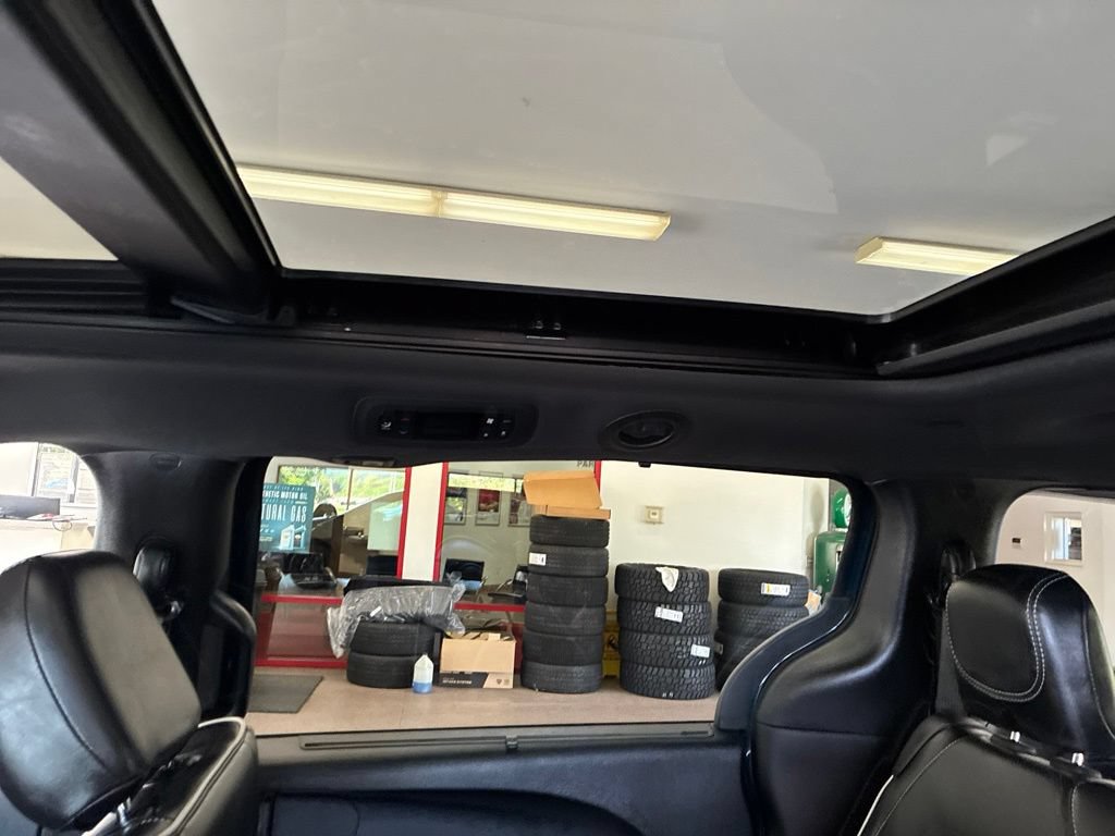 Certified 2025 Chrysler Pacifica Limited FWD image 24