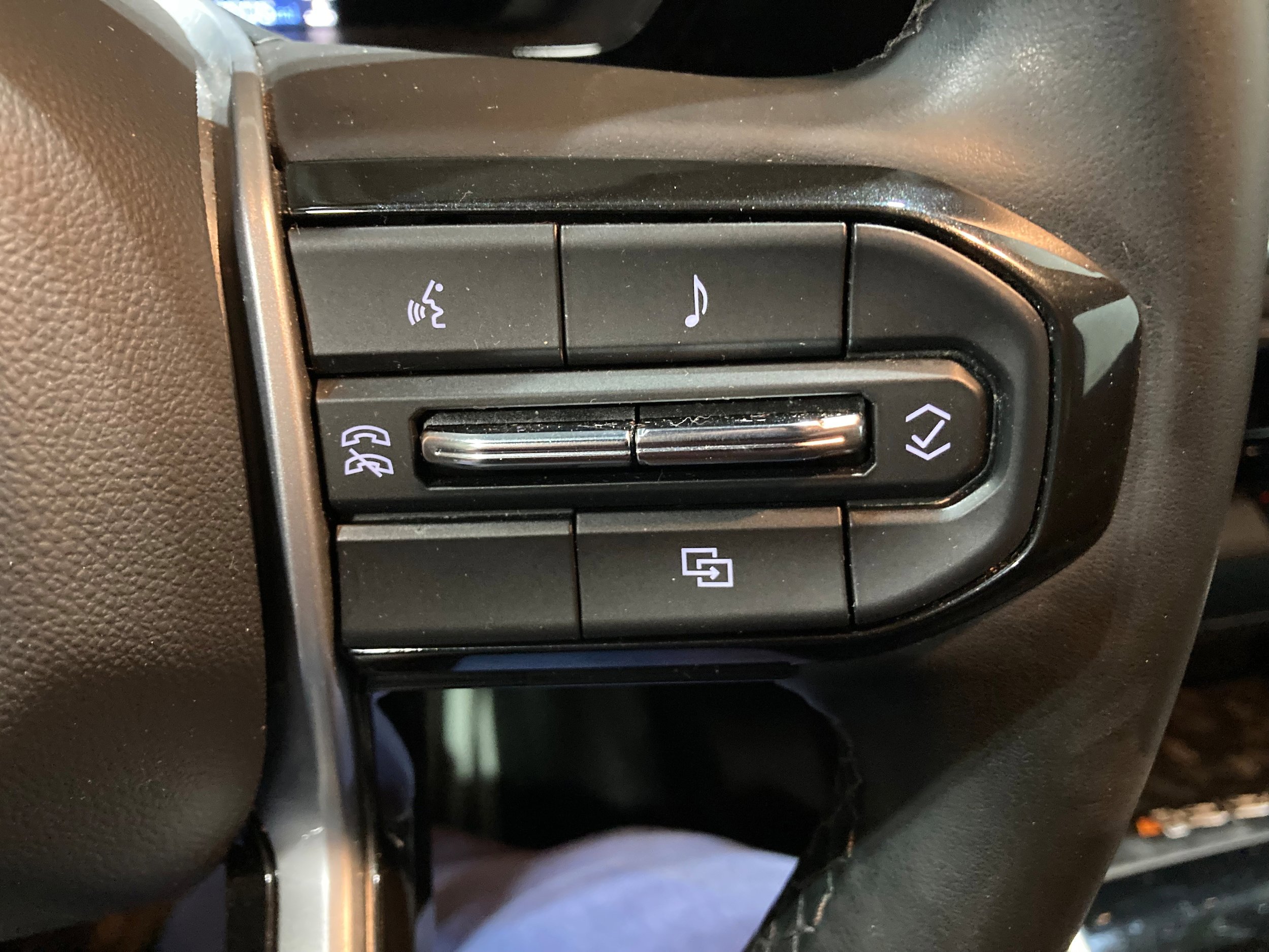 Used 2023 Chevrolet Colorado LT w/ LT Convenience Package II image 25