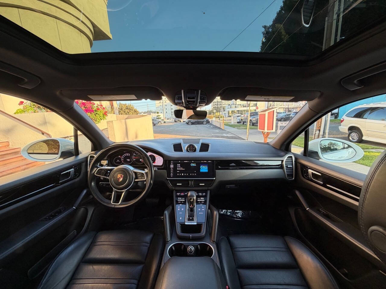 Used 2019 Porsche Cayenne w/ Premium Package image 9