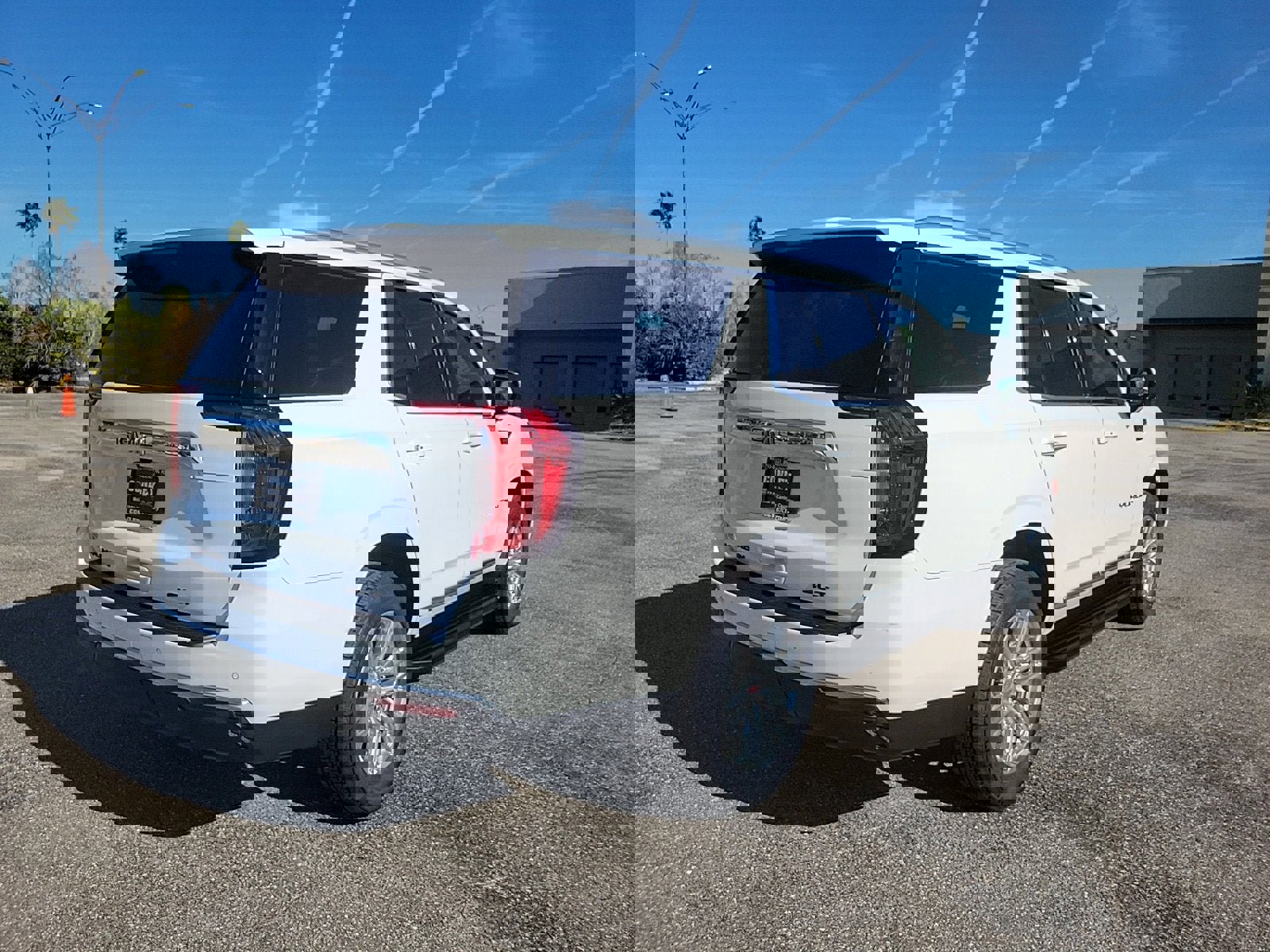 Used 2023 GMC Yukon SLT w/ SLT Premium Package image 6