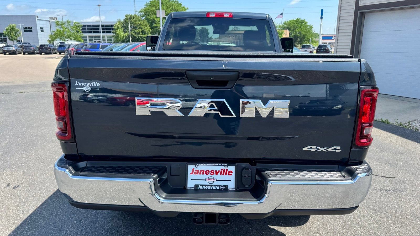 Used 2026 RAM 2500 Tradesman w/ Chrome Appearance Group AWD/4WD image 4
