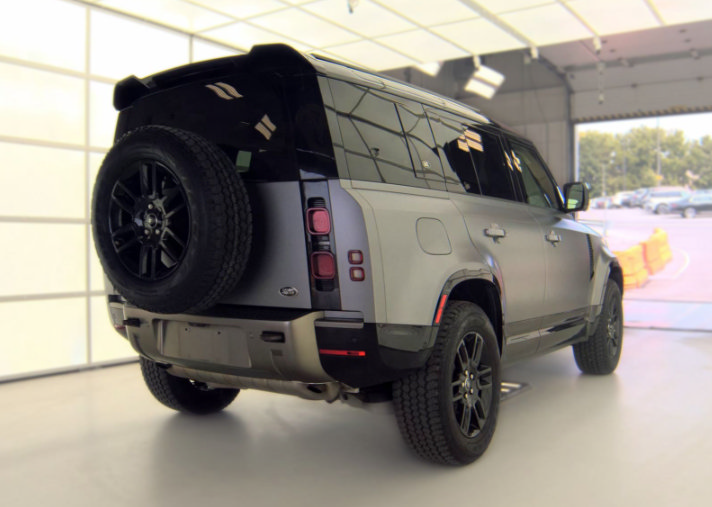 Used 2021 Land Rover Defender 110 X-Dynamic HSE AWD/4WD image 2