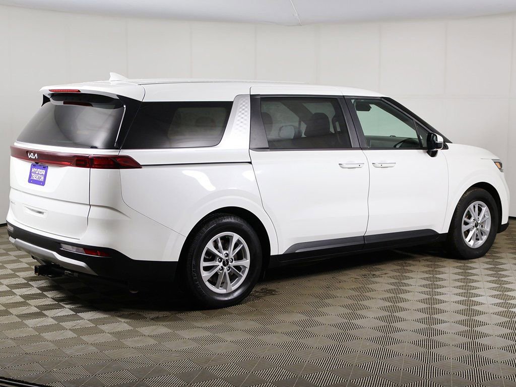 Used 2024 Kia Carnival LX image 11