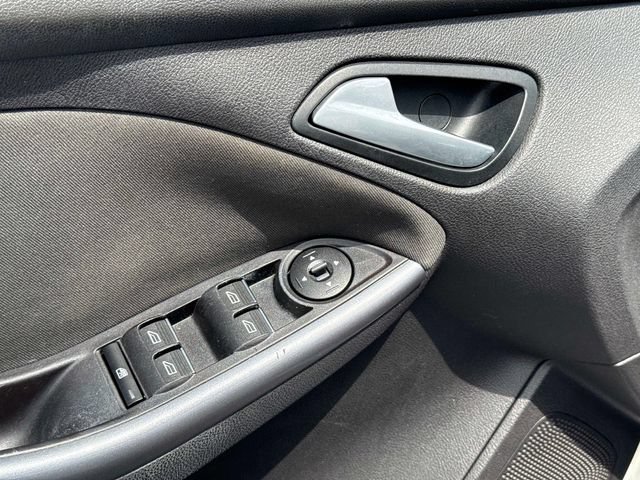 Used 2014 Ford Focus Titanium FWD image 16
