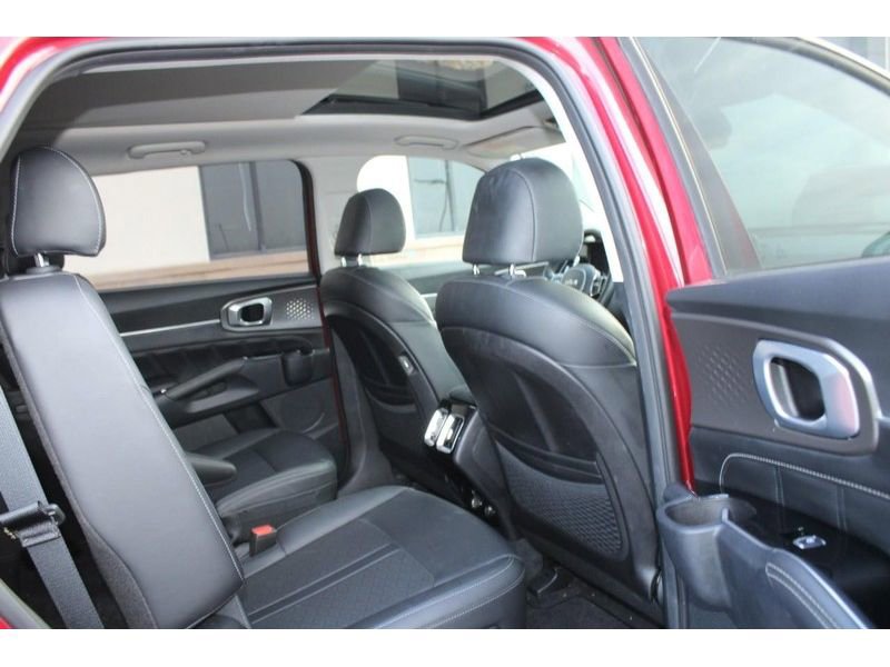 Used 2022 Kia Sorento SX AWD/4WD image 11