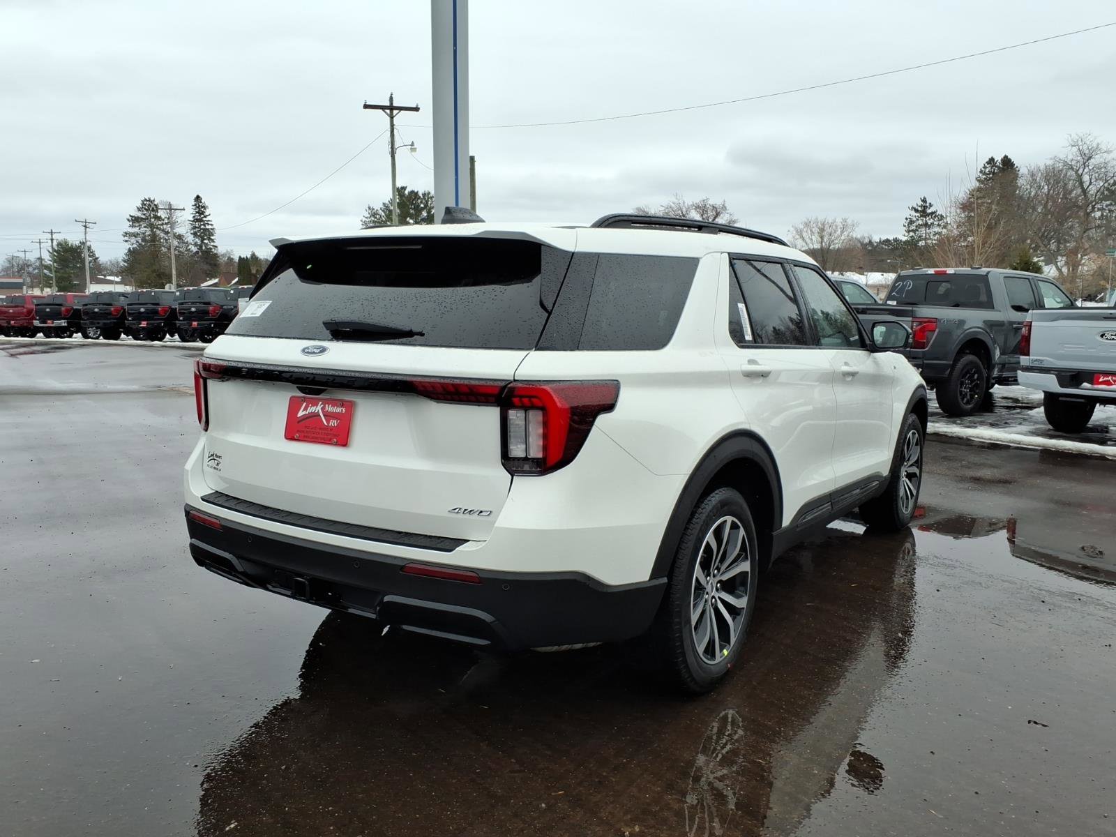 New 2026 Ford Explorer ST-Line image 3