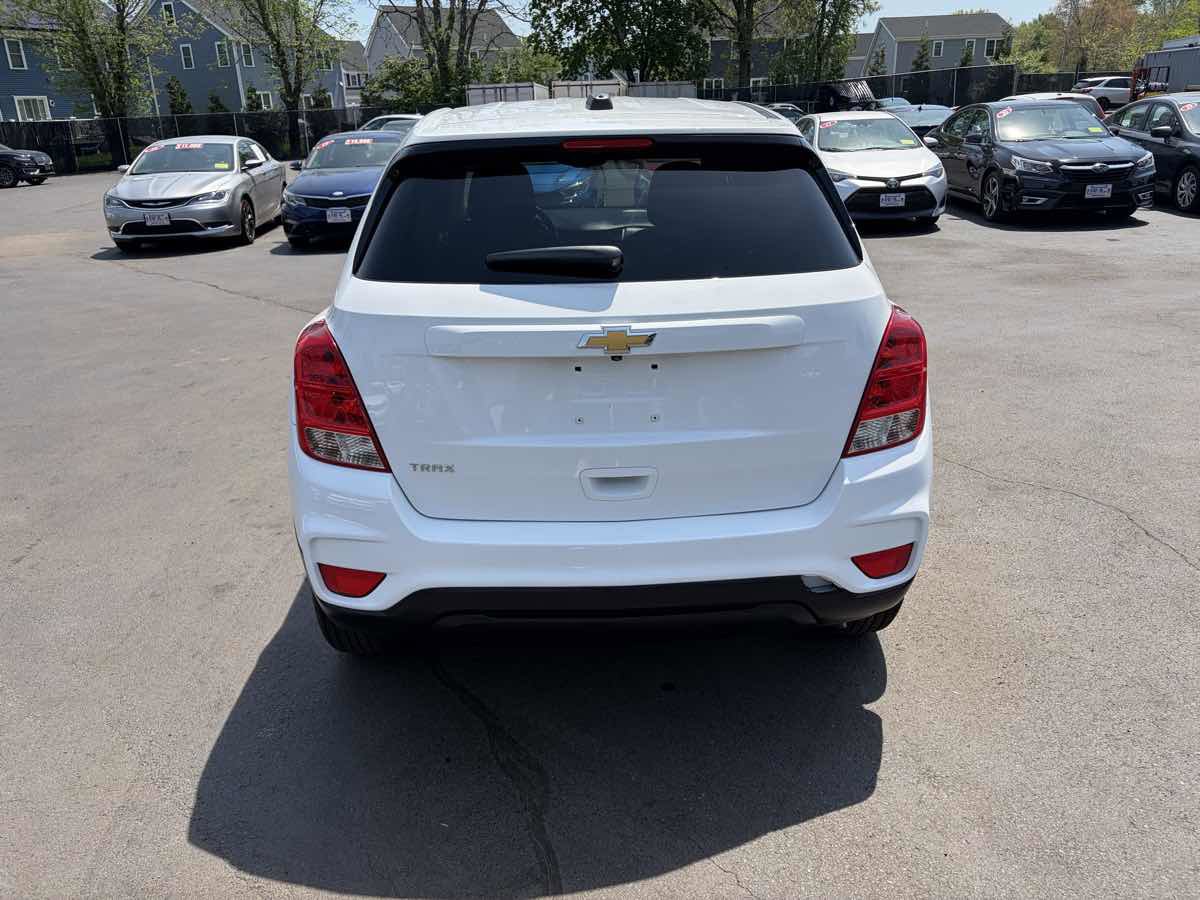 Used 2020 Chevrolet Trax LS w/ Tint and Cruise Package FWD image 4