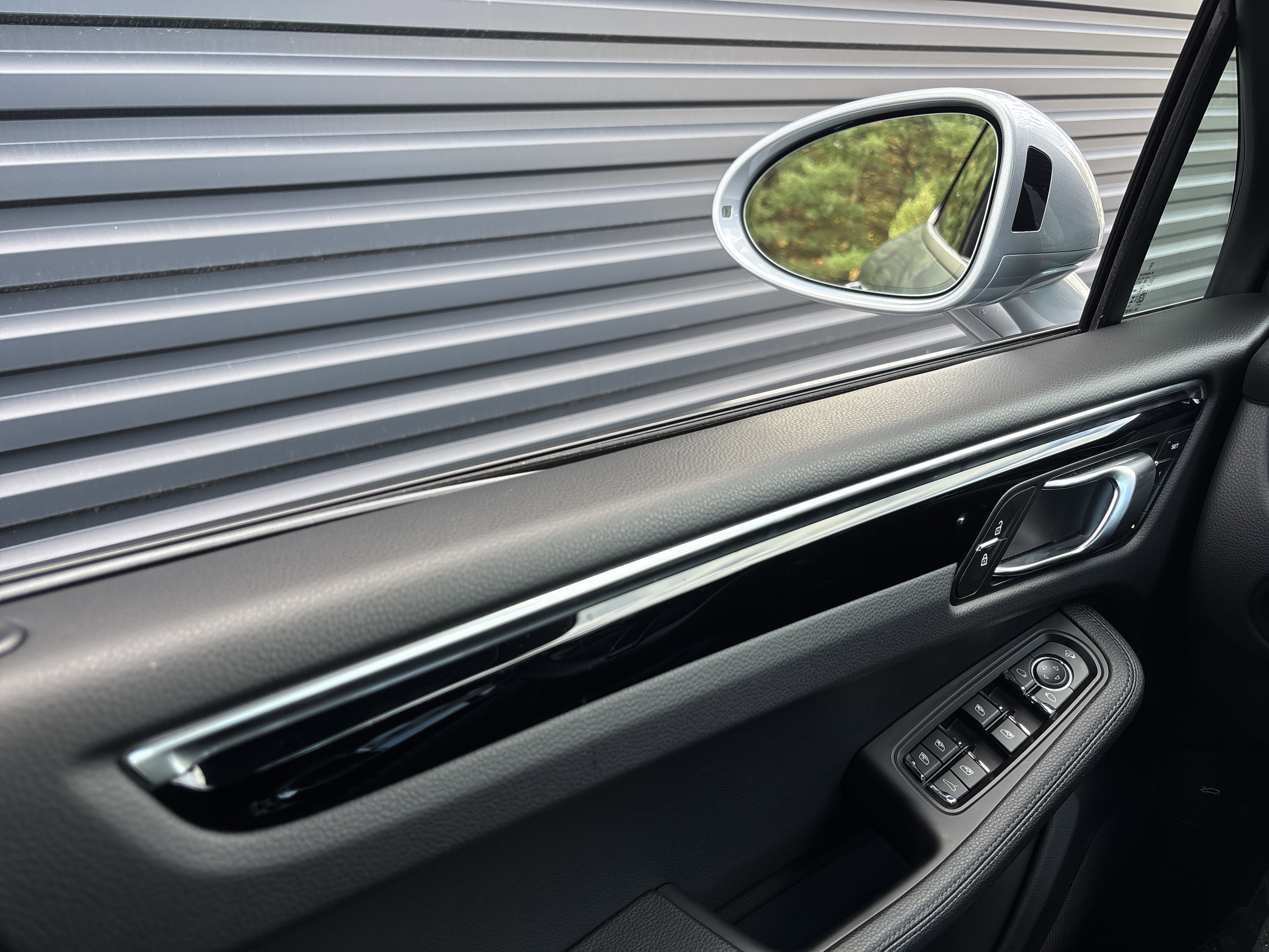 Certified 2025 Porsche Macan image 25