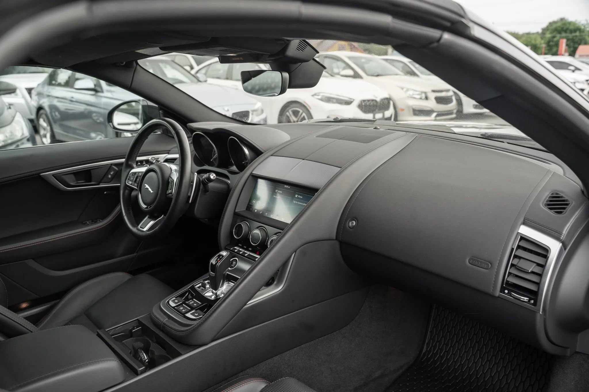 Used 2020 Jaguar F-TYPE R-Dynamic AWD/4WD image 17