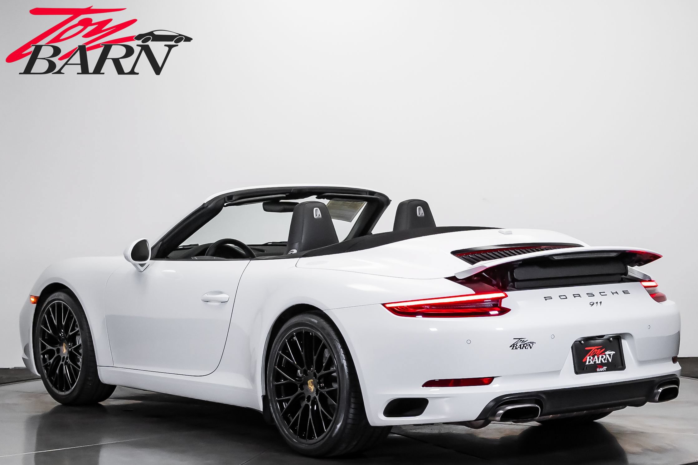 Used 2017 Porsche 911 Carrera RWD image 3