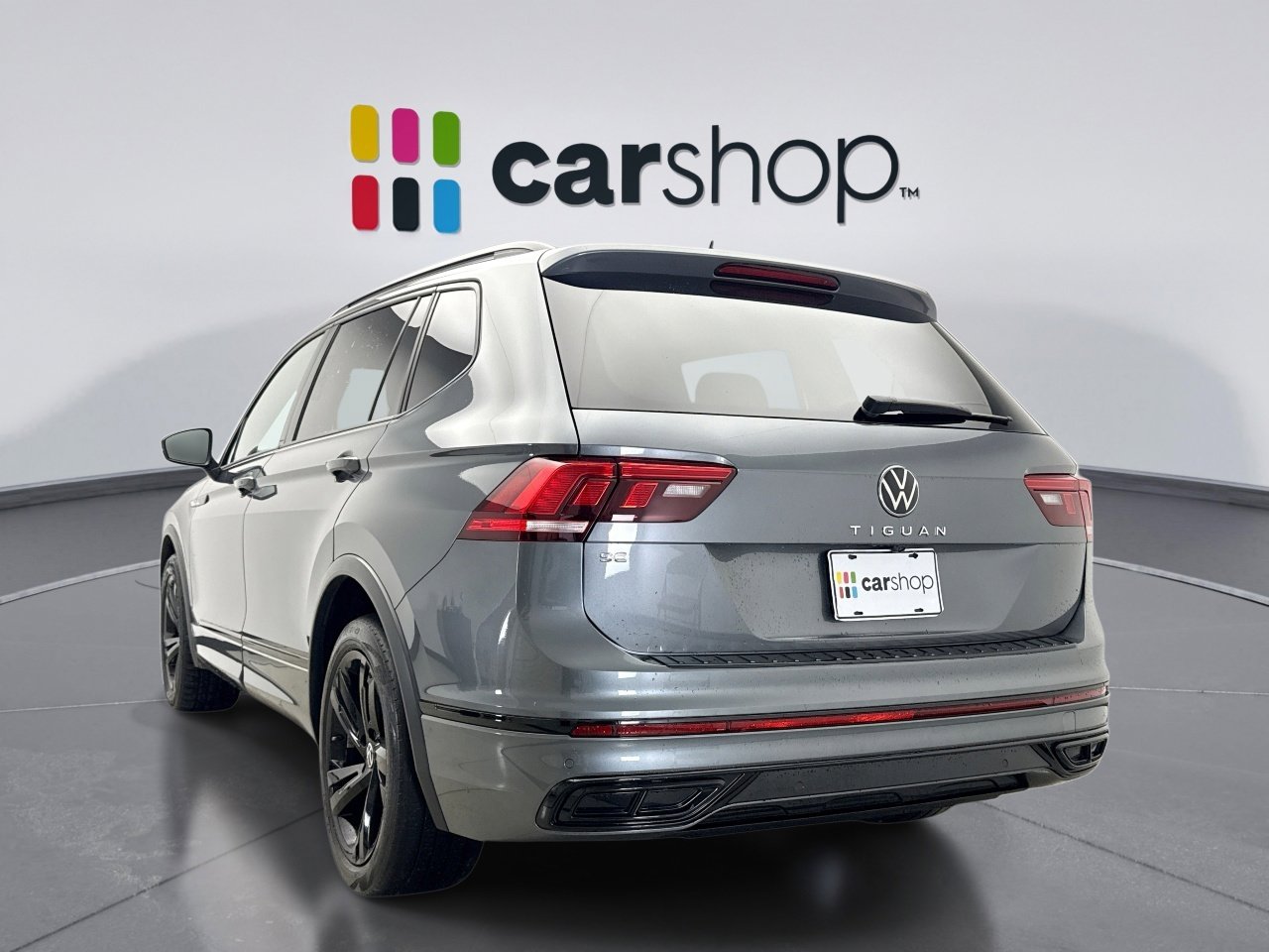 Used 2024 Volkswagen Tiguan SE R-Line FWD image 3