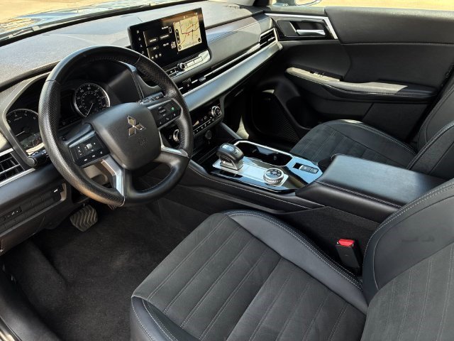 Used 2025 Mitsubishi Outlander SE AWD/4WD image 11