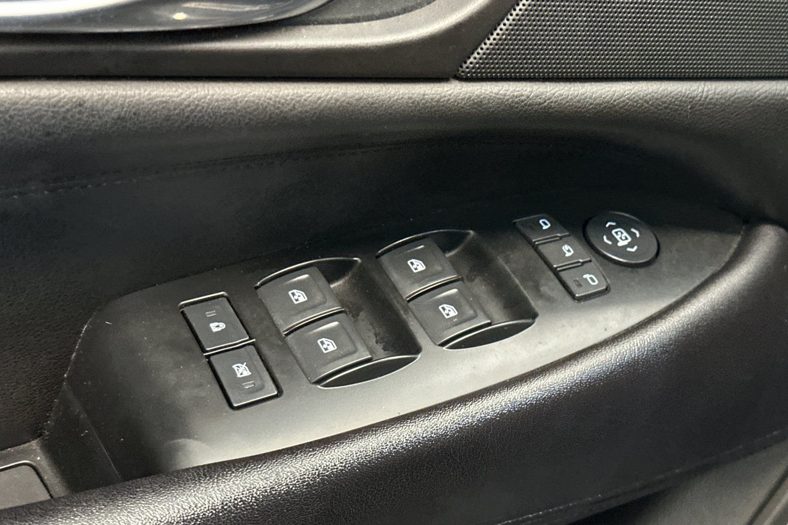 Used 2016 Cadillac Escalade Premium RWD image 12